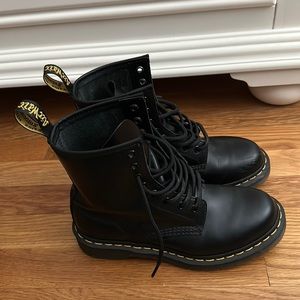 Dr. Martens BLACK WOMENS LACE UP BOOTS